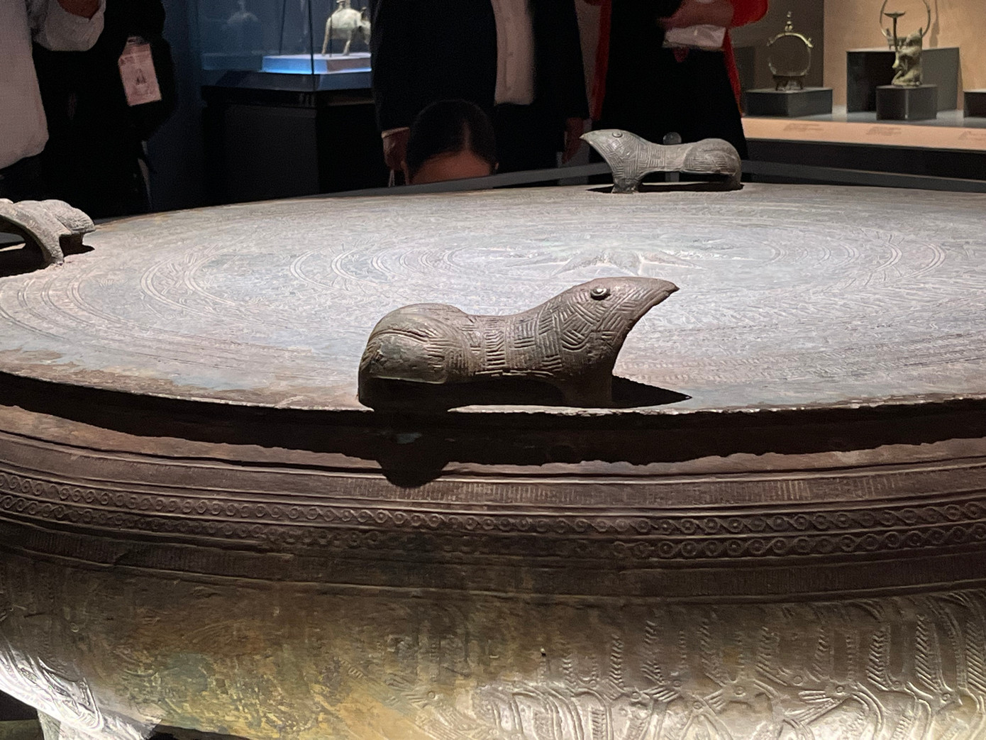 Đây là chiếc trống đồng Đông Sơn có kích thước lớn nhất từng được phát hiện ở Việt Nam cho đến hiện nay.