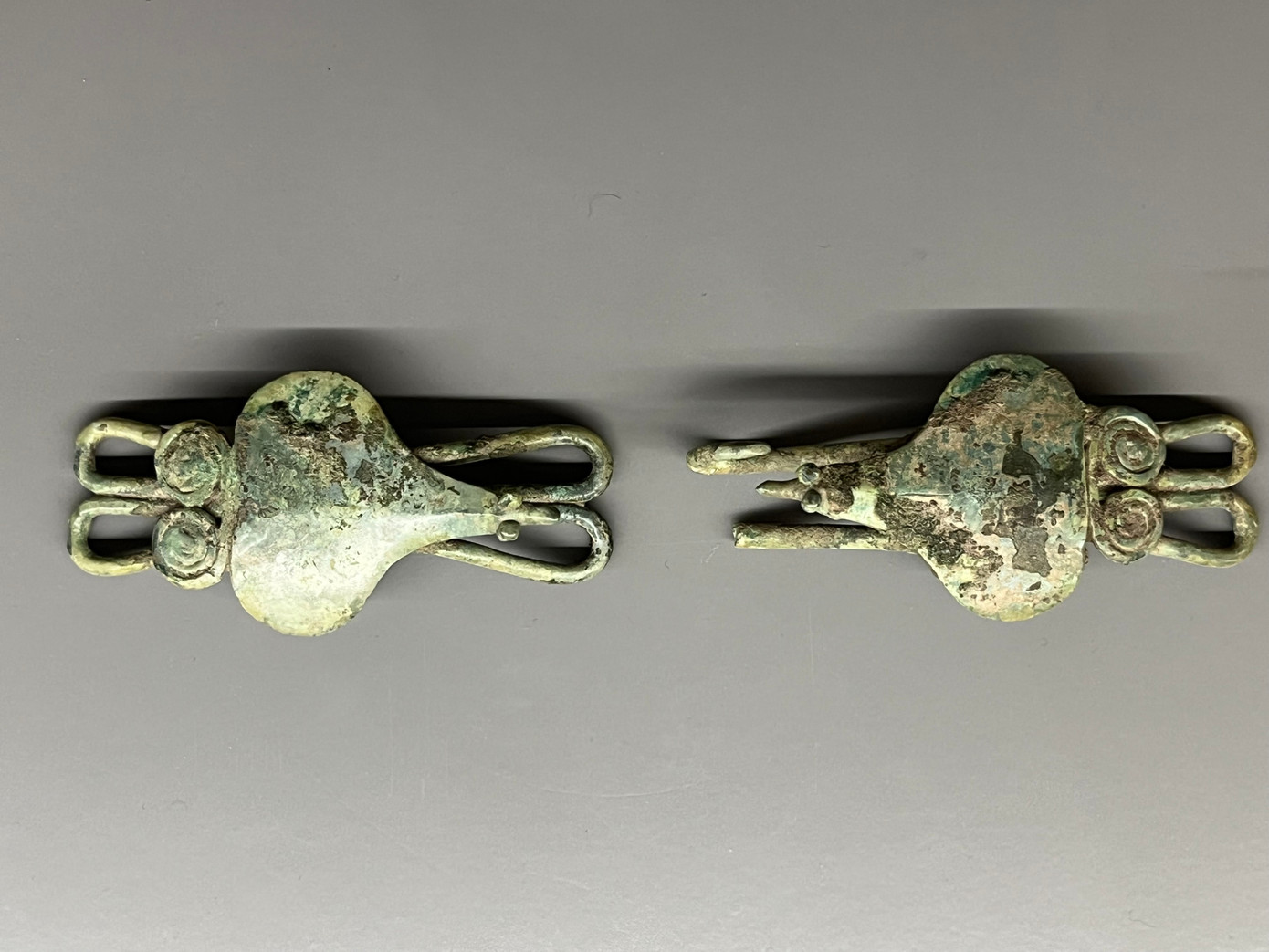 Đèn không chỉ đơn thuần là vật dụng thắp sáng hay giữ lửa mà còn có ý nghĩa quan trọng trong các nghi lễ, tín ngưỡng của cư dân văn hóa Đông Sơn.