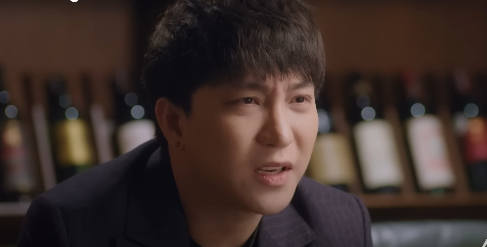 Phúc (B Trần) cảm ơn Thảo (Ngọc Huyền). Ảnh: CMH. Phúc (B Trần) cảm ơn Thảo (Ngọc Huyền). Ảnh: CMH.