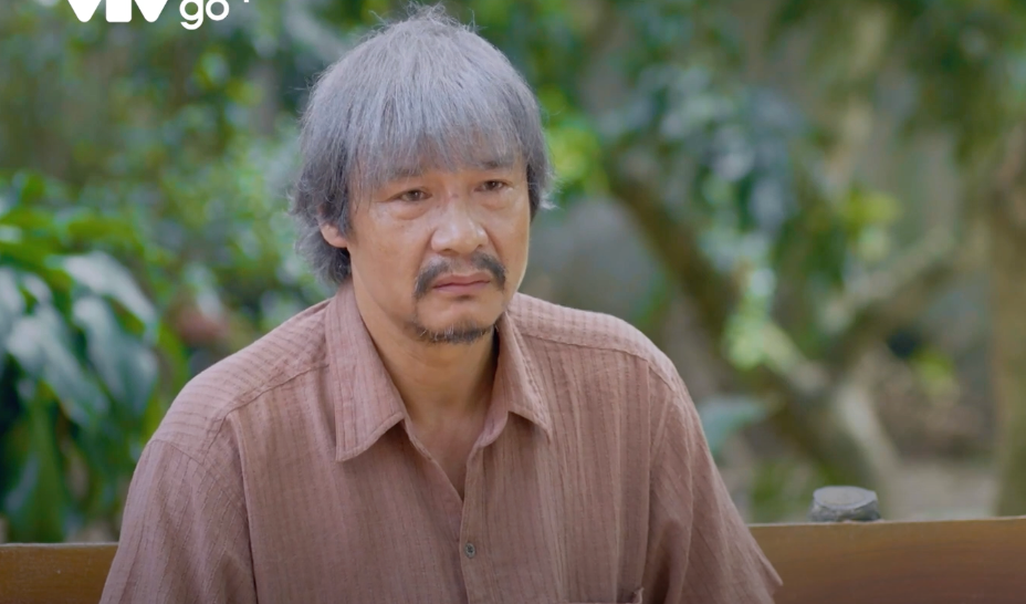 Ông Nhân (NSƯT Võ Hoài Nam) kiên quyết bán nhà, bán đất trả nợ cho con trai cả. Ảnh: CMH. Ông Nhân (NSƯT Võ Hoài Nam) kiên quyết bán nhà, bán đất trả nợ cho con trai cả. Ảnh: CMH.