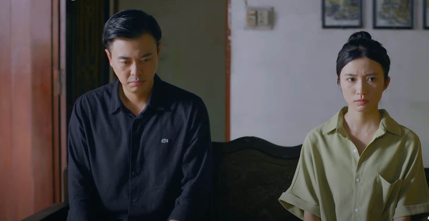 Gia đình ông Nhân (NSƯT Võ Hoài Nam) tìm cách trả nợ cho Nghĩa (Tuấn Tú). Ảnh: CMH. Gia đình ông Nhân (NSƯT Võ Hoài Nam) tìm cách trả nợ cho Nghĩa (Tuấn Tú). Ảnh: CMH.