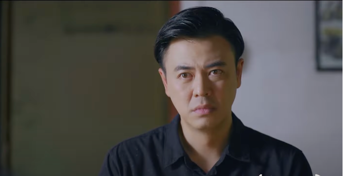 Nghĩa (Tuấn Tú) khiến nhiều khán giả tức giận khi "bóc mẽ" chuyện em trai út là con nuôi. Ảnh: CMH. Nghĩa (Tuấn Tú) khiến nhiều khán giả tức giận khi "bóc mẽ" chuyện em trai út là con nuôi. Ảnh: CMH.