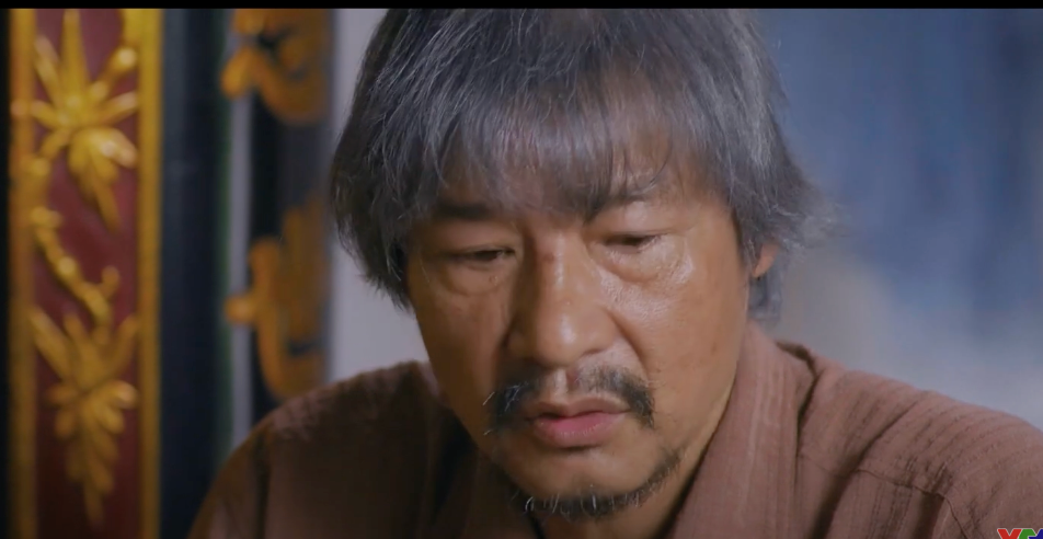 Ông Nhân (NSƯT Võ Hoài Nam) quyết định bán nhà trả nợ cho Nghĩa. Ảnh: CMH. Ông Nhân (NSƯT Võ Hoài Nam) quyết định bán nhà trả nợ cho Nghĩa. Ảnh: CMH.