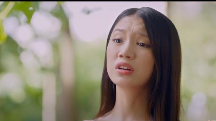 Khách hàng của Hiếu (Duy Khánh) khó chịu về Ninh (Thu Hà). Ảnh: CMH. Khách hàng của Hiếu (Duy Khánh) khó chịu về Ninh (Thu Hà). Ảnh: CMH.