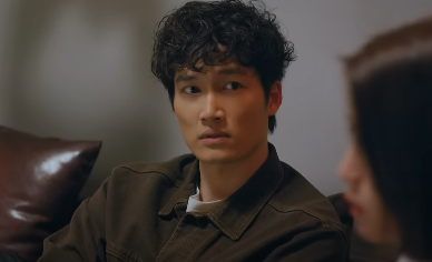 Tú (Đình Tú) ngạc nhiên khi biết bà Thảo (NSƯT Mỹ Uyên) mắng Ly (Thùy Anh). Ảnh: CMH. Tú (Đình Tú) ngạc nhiên khi biết bà Thảo (NSƯT Mỹ Uyên) mắng Ly (Thùy Anh). Ảnh: CMH.