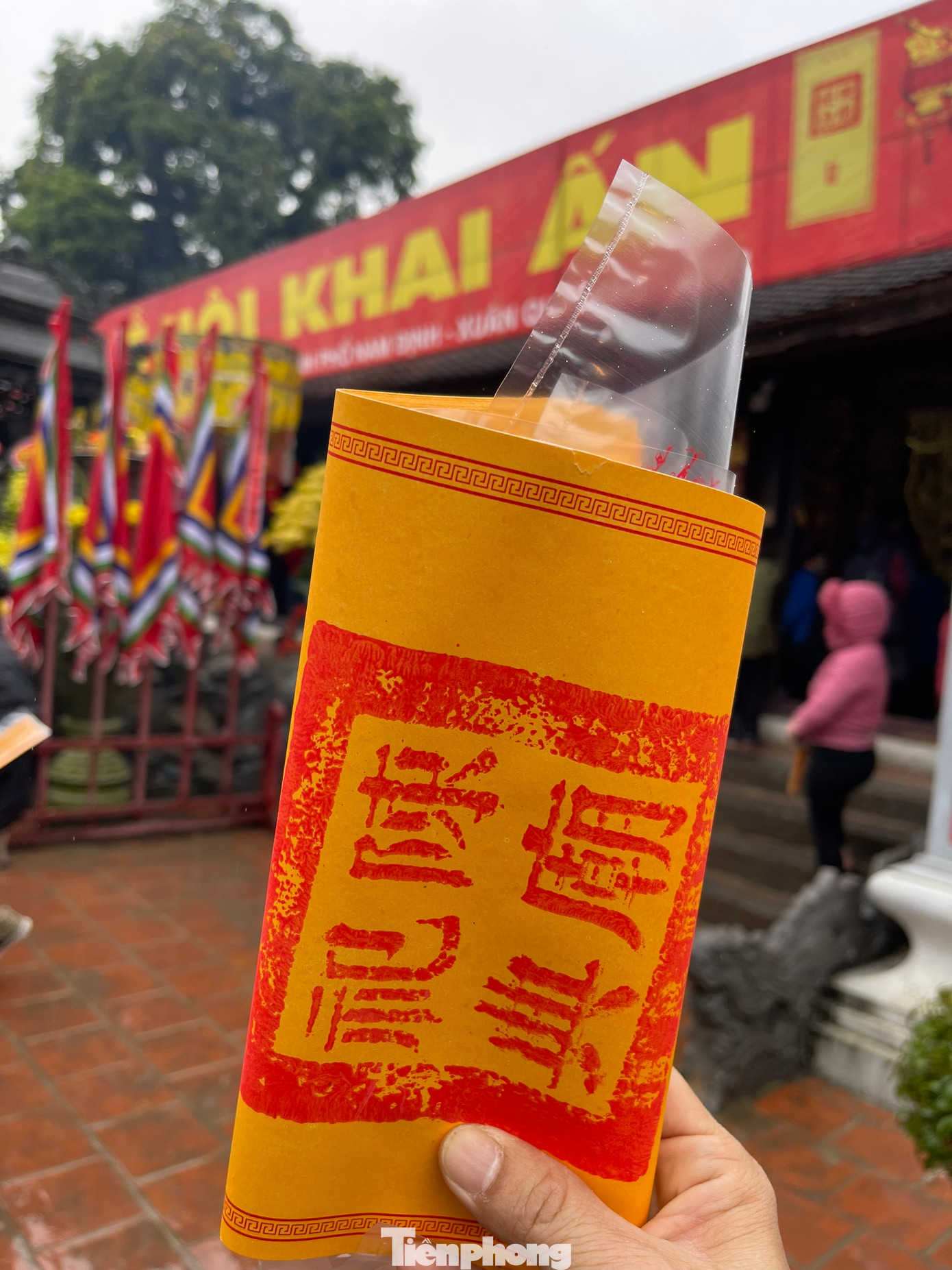 Mặt ấn nhỏ khắc chữ Trần Miếu, mặt ấn lớn khắc chữ Trần Triều tự điển và Tích phúc vô cương mang ý nghĩa cầu mong muôn dân, bách gia, trăm họ giữ gìn gia phong, kỷ cương, đạo đức. Ảnh: TRỌNG TÀI.