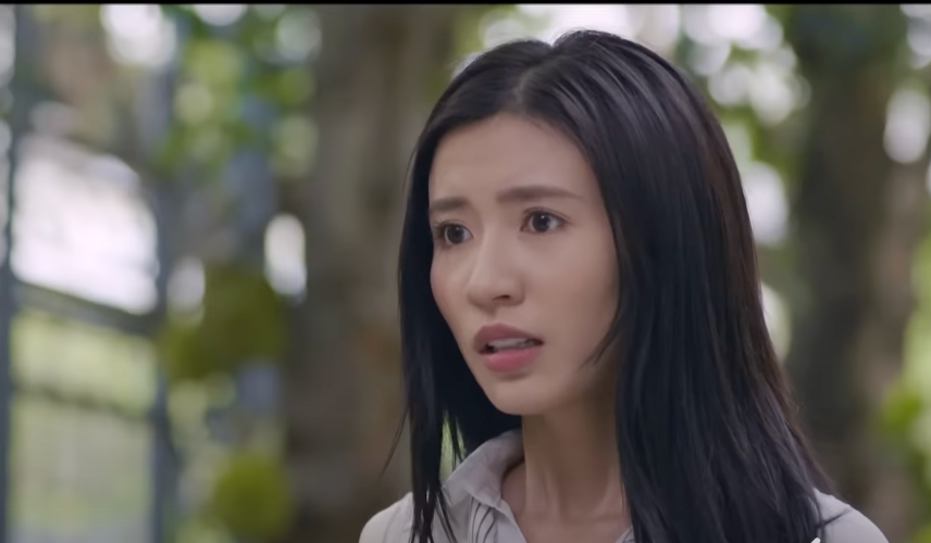 Thảo (Ngọc Huyền) hốt hoảng vì làm mất xe của chủ nhà. Ảnh: CMH.