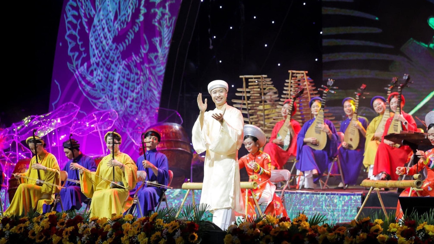 Các nghệ sĩ của Dàn nhạc tre nứa Sức sống mới sẽ là thành viên của Dàn nhạc giao hưởng lễ hội Việt - Nhật. Các nghệ sĩ của Dàn nhạc tre nứa Sức sống mới sẽ là thành viên của Dàn nhạc giao hưởng lễ hội Việt - Nhật.