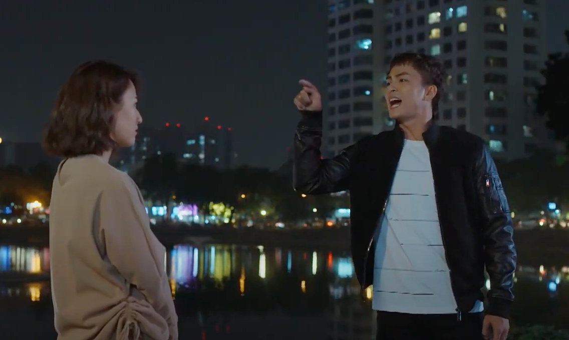 Gia An (Lãnh Thanh) khuyên Phương (Việt Hoa) nghỉ việc. Ảnh: CMH.