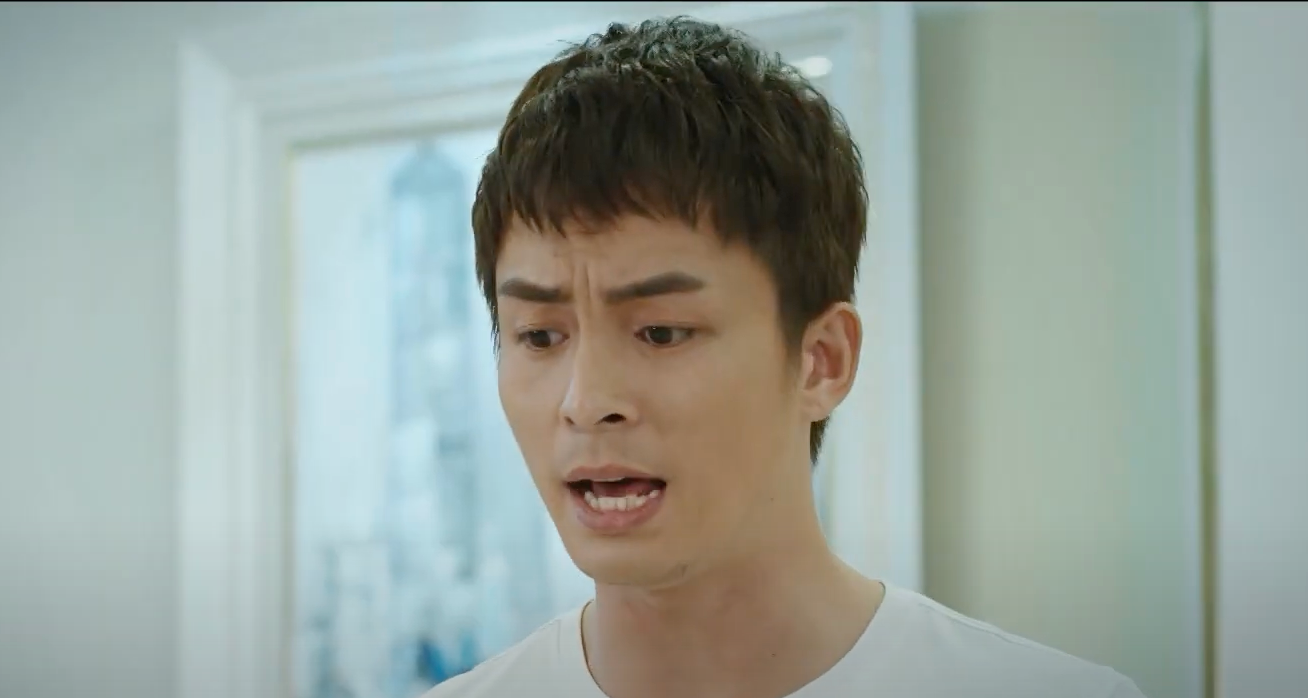 Bà ngoại quá độc đoán khiến Gia An (Lãnh Thanh) nghi ngờ xuất thân của mình. Ảnh: CMH.