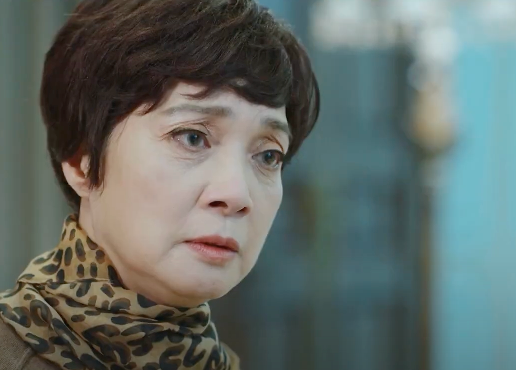 Bà Lan (NSND Lê Khanh) tức giận vì cháu trai đi quá giới hạn. Ảnh: CMH.