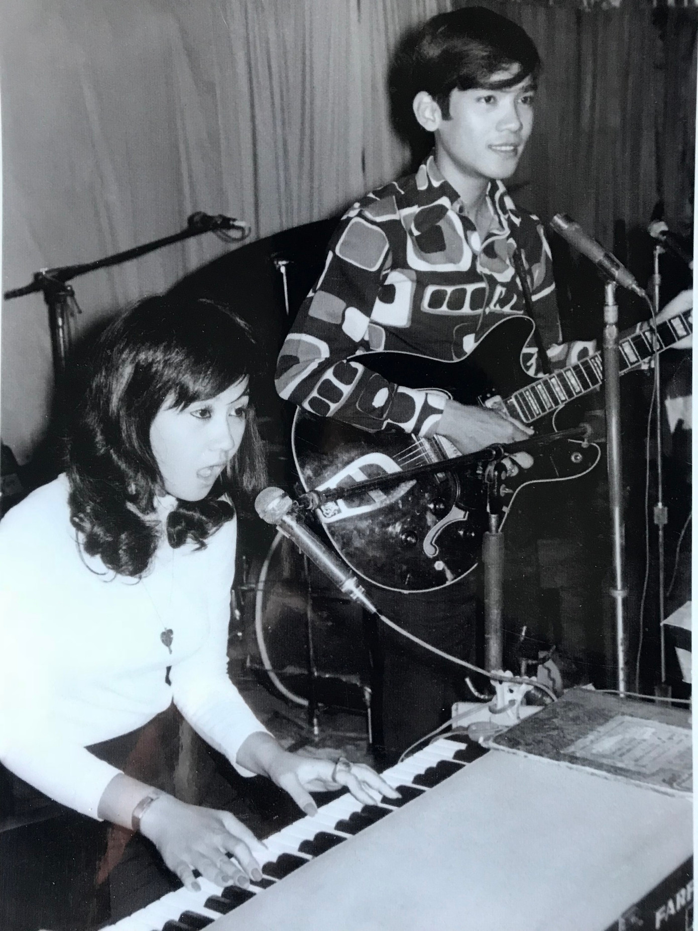 Nhạc sĩ Quốc Dũng nổi tiếng với tính cách nhẹ nhàng, điềm đạm như một quý ông.