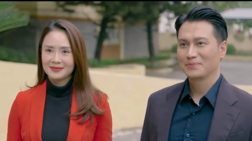 Hoàng (Việt Anh) được minh oan. Vợ chồng Nguyệt (Thu Quỳnh) và Hùng (Hà Việt Dũng) đón nhận tin vui sau 10 năm chờ đợi. Ảnh: CMH.