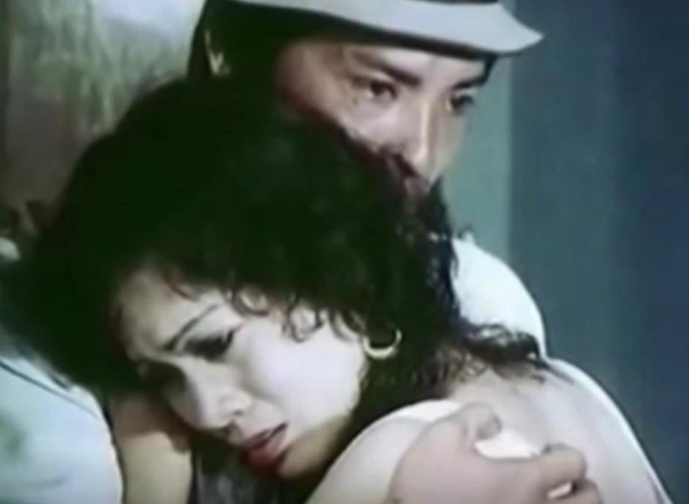 Hương Dung và Thương Tín trong phim Săn bắt cướp. Hương Dung và Thương Tín trong phim Săn bắt cướp.