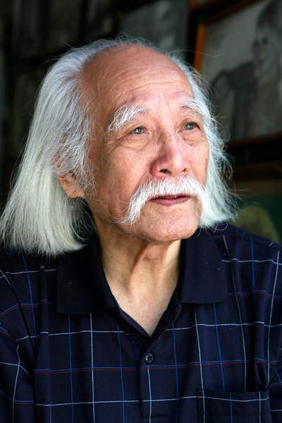 Họa sĩ Tôn Đức Lượng sở hữu gia tài hàng trăm bức ký họa lịch sử, nhiều tác phẩm sơn dầu, sơn mài, khắc gỗ... Họa sĩ Tôn Đức Lượng sở hữu gia tài hàng trăm bức ký họa lịch sử, nhiều tác phẩm sơn dầu, sơn mài, khắc gỗ...