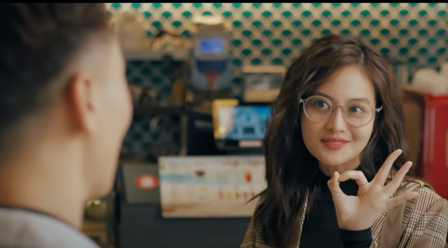 Ly (Thùy Anh) và Quy (Mạnh Trường) bắt tay hợp tác. Ảnh: CMH. Ly (Thùy Anh) và Quy (Mạnh Trường) bắt tay hợp tác. Ảnh: CMH.