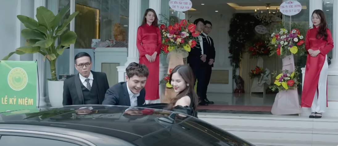 Gia An (Lãnh Thanh) xuất hiện muộn cùng nhiều cô gái trẻ, đẹp. Ảnh:CMH. Gia An (Lãnh Thanh) xuất hiện muộn cùng nhiều cô gái trẻ, đẹp. Ảnh:CMH.