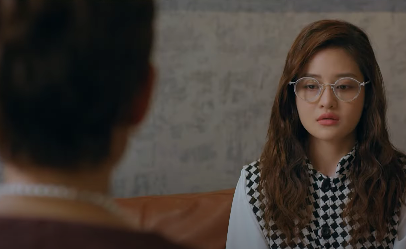 Ly (Thùy Anh) nói lời chia tay sếp Quy (Mạnh Trường). Ảnh: CMH. Ly (Thùy Anh) nói lời chia tay sếp Quy (Mạnh Trường). Ảnh: CMH.