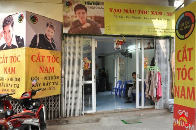 Việc sử dụng hình ảnh của nghệ sĩ với mục đích quảng bá tràn ngập nhưng đều không xin phép chính chủ.