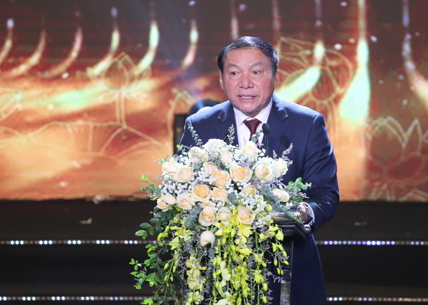 Bộ trưởng Bộ VHTTDL Nguyễn Văn Hùng ghi nhận, biểu dương và chúc mừng những nghệ sĩ, diễn viên tiêu biểu đã có những thành tích xuất sắc, nổi bật trong năm qua. Bộ trưởng Bộ VHTTDL Nguyễn Văn Hùng ghi nhận, biểu dương và chúc mừng những nghệ sĩ, diễn viên tiêu biểu đã có những thành tích xuất sắc, nổi bật trong năm qua.