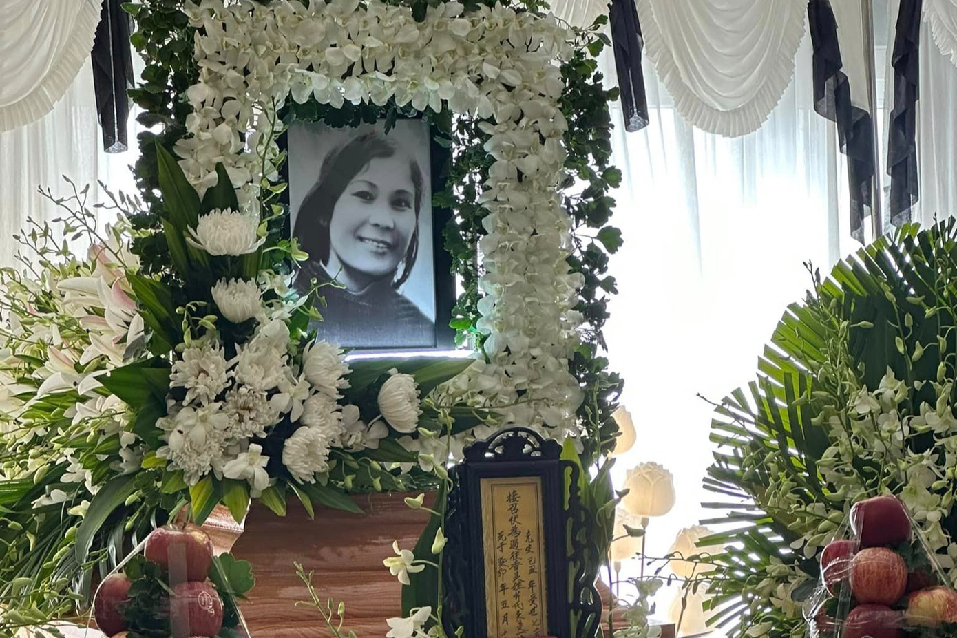 Tang lễ nhà thơ Lâm Thị Mỹ Dạ được tổ chức tại nhà riêng từ 15h ngày 6/7. Ảnh: Ngô Thảo.