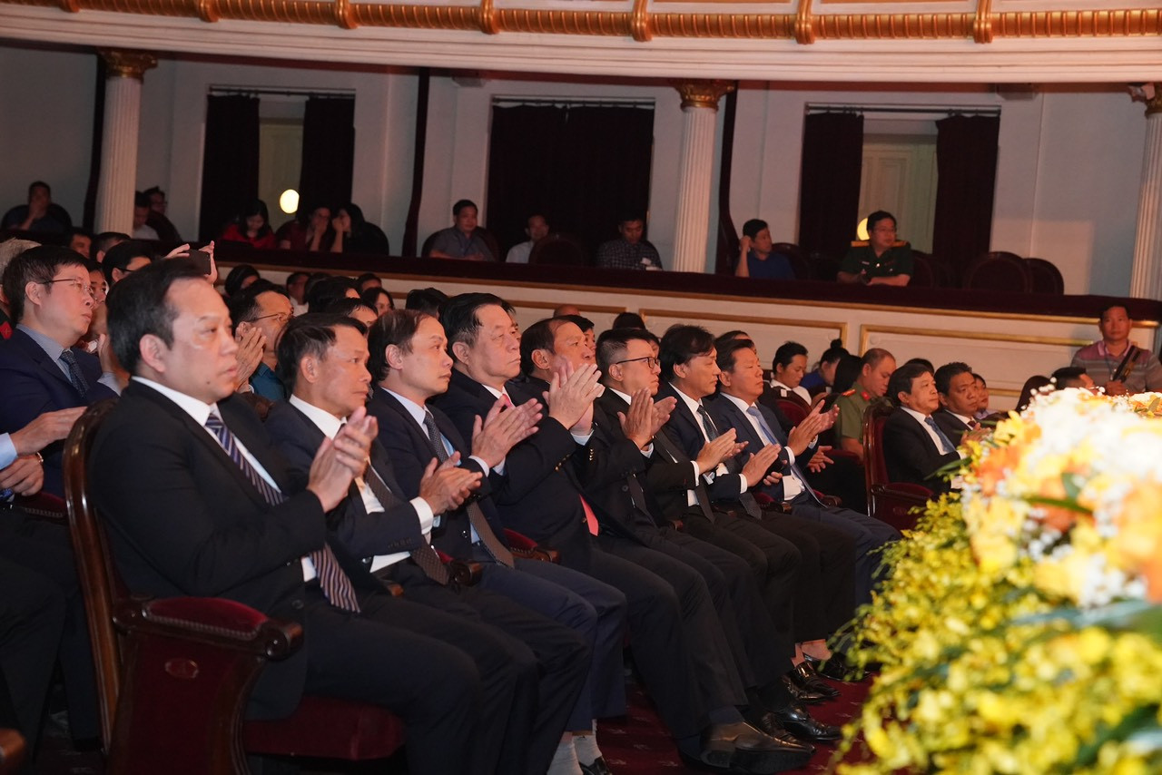 Các đại biểu tham dự lễ trao Giải báo chí toàn quốc "Vì sự nghiệp phát triển Văn hóa, Thể thao và Du lịch" lần thứ nhất.