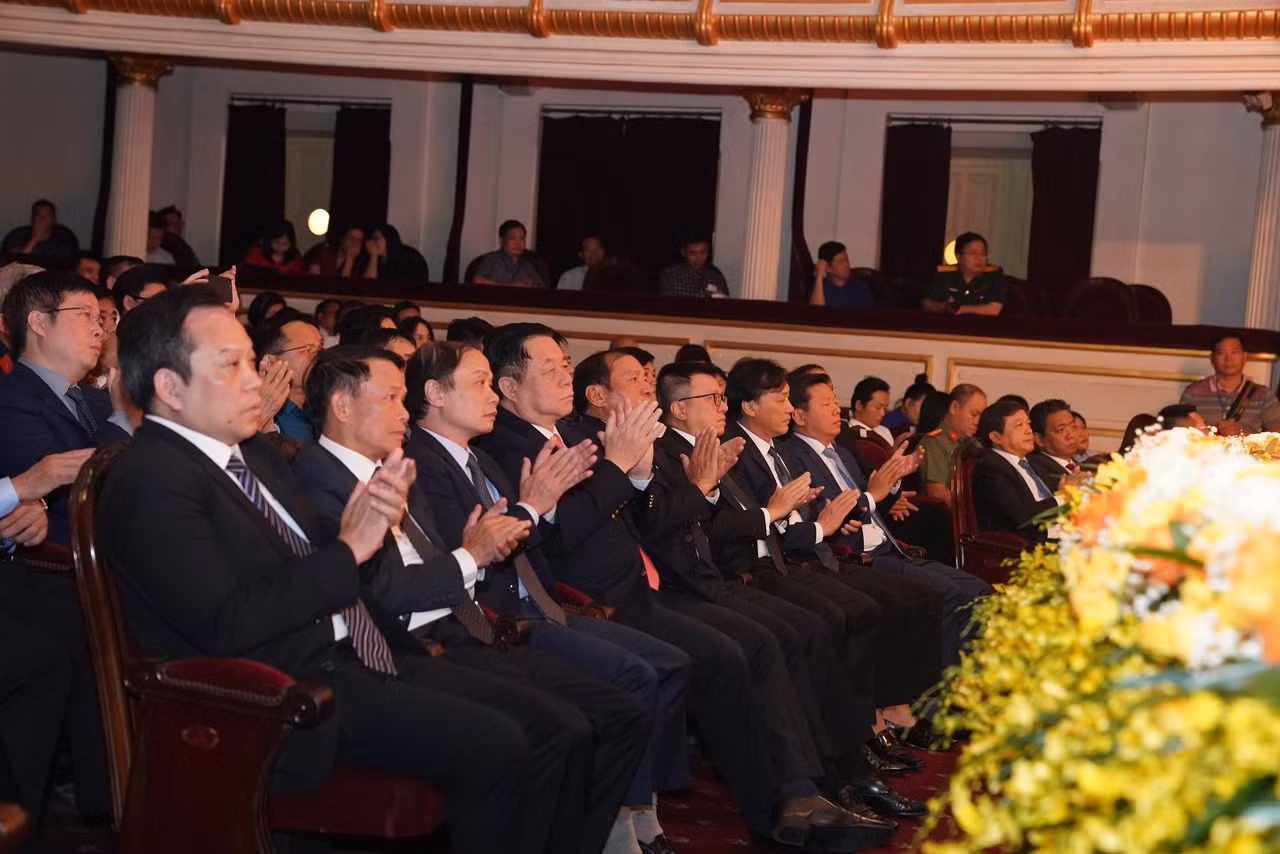 Các đại biểu tham dự lễ trao Giải báo chí toàn quốc "Vì sự nghiệp phát triển Văn hóa, Thể thao và Du lịch" lần thứ nhất.