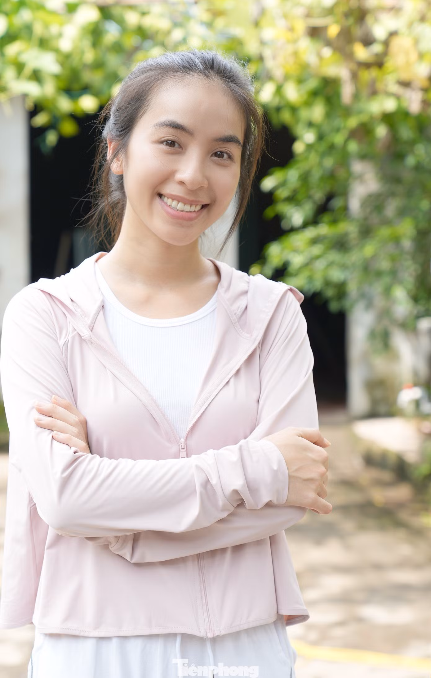 Diễn viên Trần Vân tái hợp với Duy Hưng trong phần 2 của bộ phim Phố trong làng (năm 2021). Trở lại màn ảnh nhỏ với Làng trong phố, Trần Vân cảm thấy hồi hộp. Cô chia sẻ về áp lực khi trở thành tuyến diễn chính của phim. Diễn viên Trần Vân tái hợp với Duy Hưng trong phần 2 của bộ phim Phố trong làng (năm 2021). Trở lại màn ảnh nhỏ với Làng trong phố, Trần Vân cảm thấy hồi hộp. Cô chia sẻ về áp lực khi trở thành tuyến diễn chính của phim.
