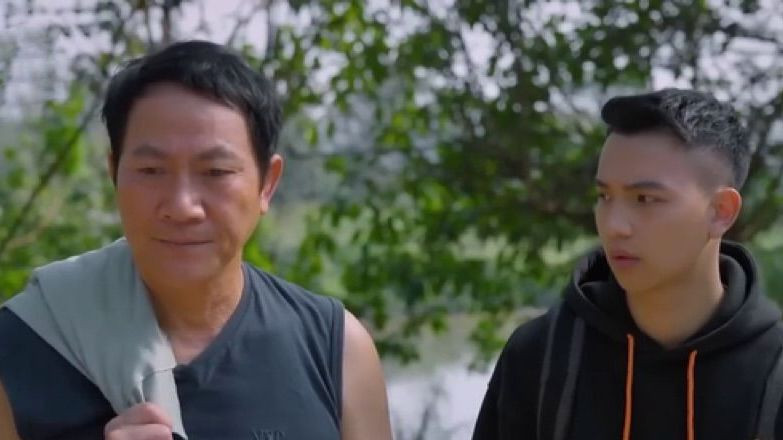 Trong mắt Lưu (NSƯT Hoàng Hải), Thạch (Việt Hoàng) là người con "hết nước chấm", vừa ngoan ngoãn, vừa giỏi giang. Ảnh: CMH.