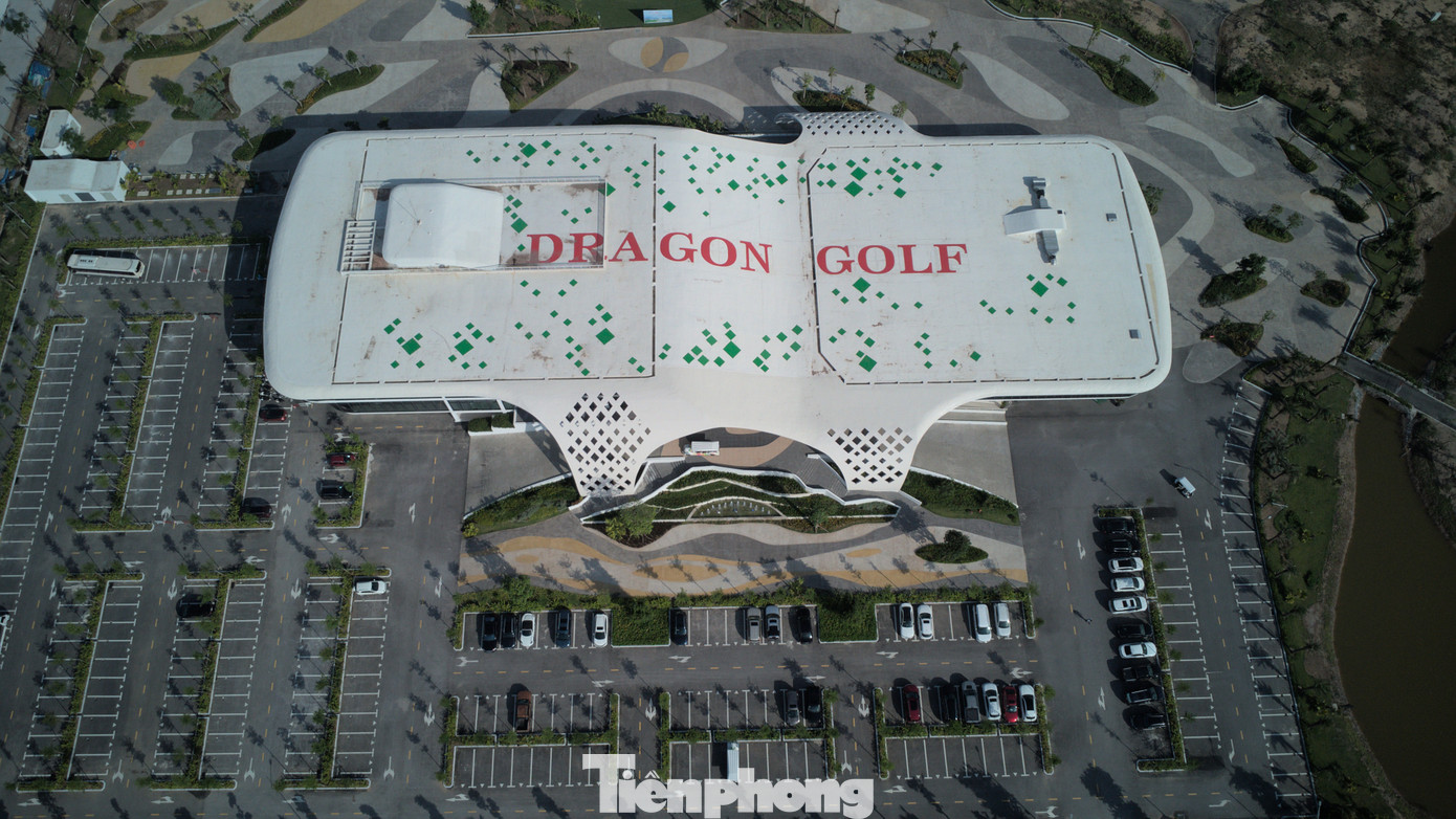 Hội thảo Hải Phòng - Điểm đến du lịch golf, diễn ra tại Phoenix Grand Ballroom, sân Dragon Golf Links (thuộc Khu du lịch quốc tế Đồi Rồng, quận Đồ Sơn). Ảnh: Trọng Tài. Hội thảo Hải Phòng - Điểm đến du lịch golf, diễn ra tại Phoenix Grand Ballroom, sân Dragon Golf Links (thuộc Khu du lịch quốc tế Đồi Rồng, quận Đồ Sơn). Ảnh: Trọng Tài.