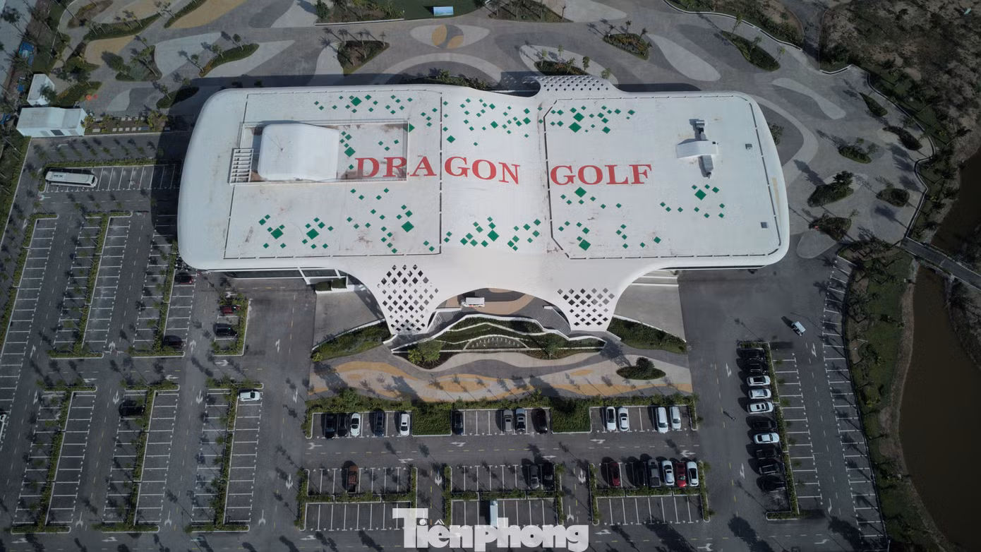 Hội thảo Hải Phòng - Điểm đến du lịch golf, diễn ra tại Phoenix Grand Ballroom, sân Dragon Golf Links (thuộc Khu du lịch quốc tế Đồi Rồng, quận Đồ Sơn). Ảnh: Trọng Tài.