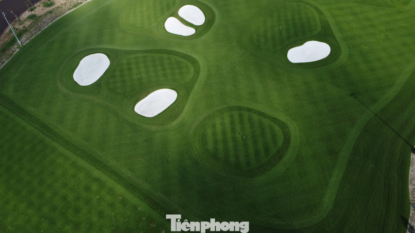Dragon Golf Links sở hữu 27 hố theo quy chuẩn quốc tế (hiện có 18 hố đang hoạt động, 9 hố tiếp tục hoàn thiện). Ảnh: Trọng Tài. Dragon Golf Links sở hữu 27 hố theo quy chuẩn quốc tế (hiện có 18 hố đang hoạt động, 9 hố tiếp tục hoàn thiện). Ảnh: Trọng Tài.