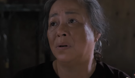 Bà Tình (NSƯT Thanh Quý) muốn nhận Luyến (Thanh Hương) làm con nuôi. Ảnh: CMH. Bà Tình (NSƯT Thanh Quý) muốn nhận Luyến (Thanh Hương) làm con nuôi. Ảnh: CMH.