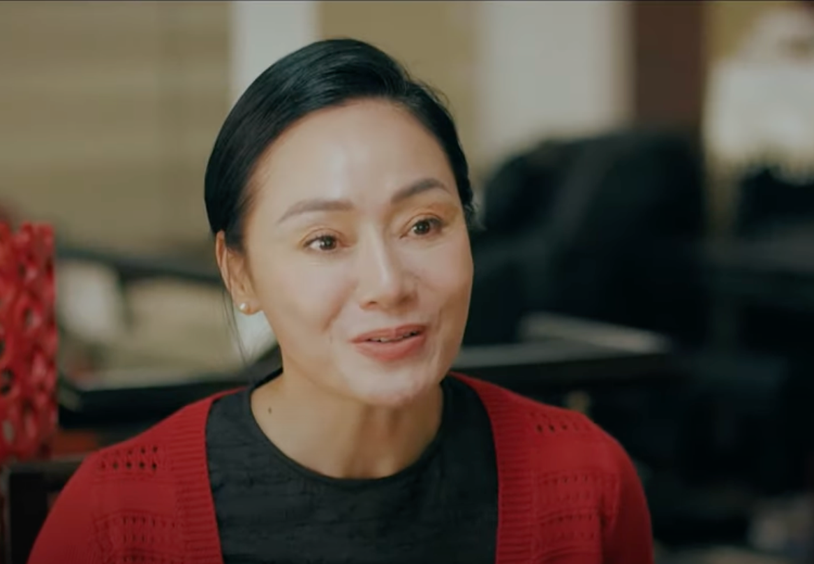 Mẹ Tú (Quách Thu Phương) vội vàng hòa giải và rủ Ly (Thùy Anh) ăn chung. Ảnh: CMH. Mẹ Tú (Quách Thu Phương) vội vàng hòa giải và rủ Ly (Thùy Anh) ăn chung. Ảnh: CMH.