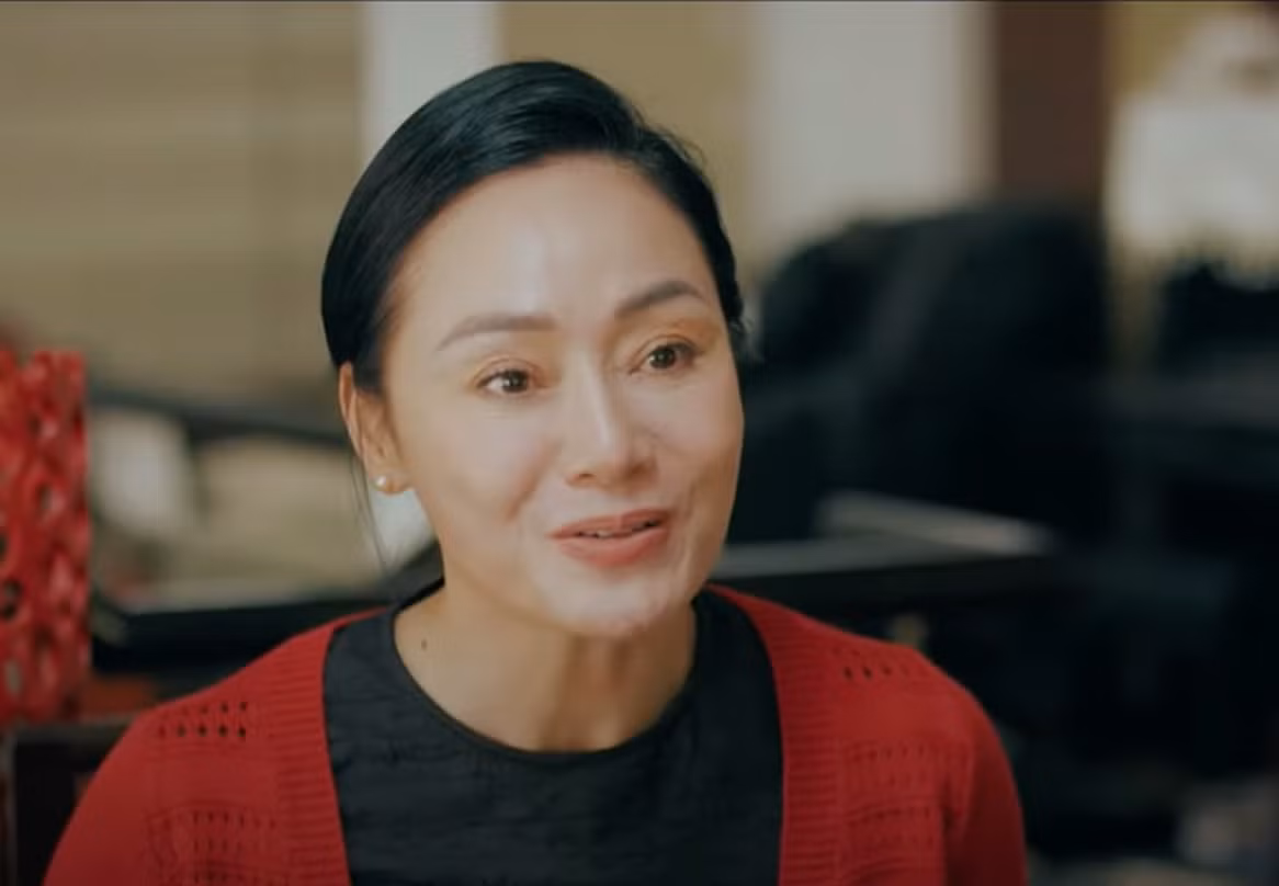 Mẹ Tú (Quách Thu Phương) vội vàng hòa giải và rủ Ly (Thùy Anh) ăn chung. Ảnh: CMH. Mẹ Tú (Quách Thu Phương) vội vàng hòa giải và rủ Ly (Thùy Anh) ăn chung. Ảnh: CMH.