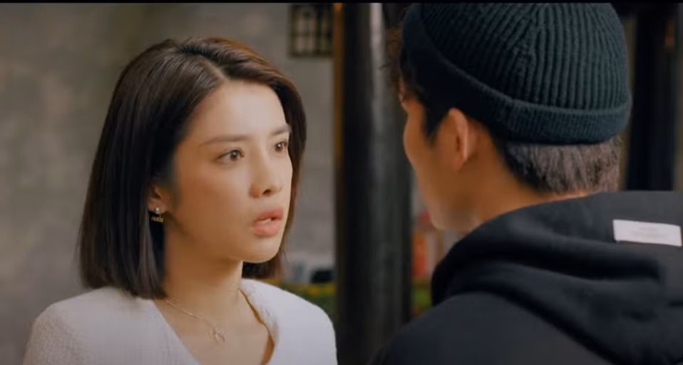 Linh (Trình Mỹ Duyên) - bạn của Trang cho rằng Tú là người gia trưởng, độc đoán và không phù hợp với Trang (Lương Thanh). Ảnh: CMH. Linh (Trình Mỹ Duyên) - bạn của Trang cho rằng Tú là người gia trưởng, độc đoán và không phù hợp với Trang (Lương Thanh). Ảnh: CMH.