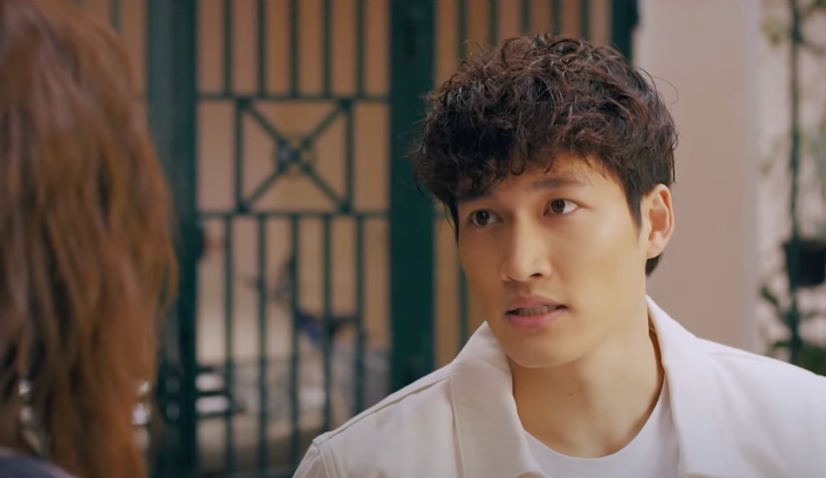 Tú (Đình Tú) nói với Ly (Thùy Anh) rằng Quy (Mạnh Trường) chính là người đã khiến anh phải từ bỏ công việc tại phòng tập. Ảnh: CMH. Tú (Đình Tú) nói với Ly (Thùy Anh) rằng Quy (Mạnh Trường) chính là người đã khiến anh phải từ bỏ công việc tại phòng tập. Ảnh: CMH.