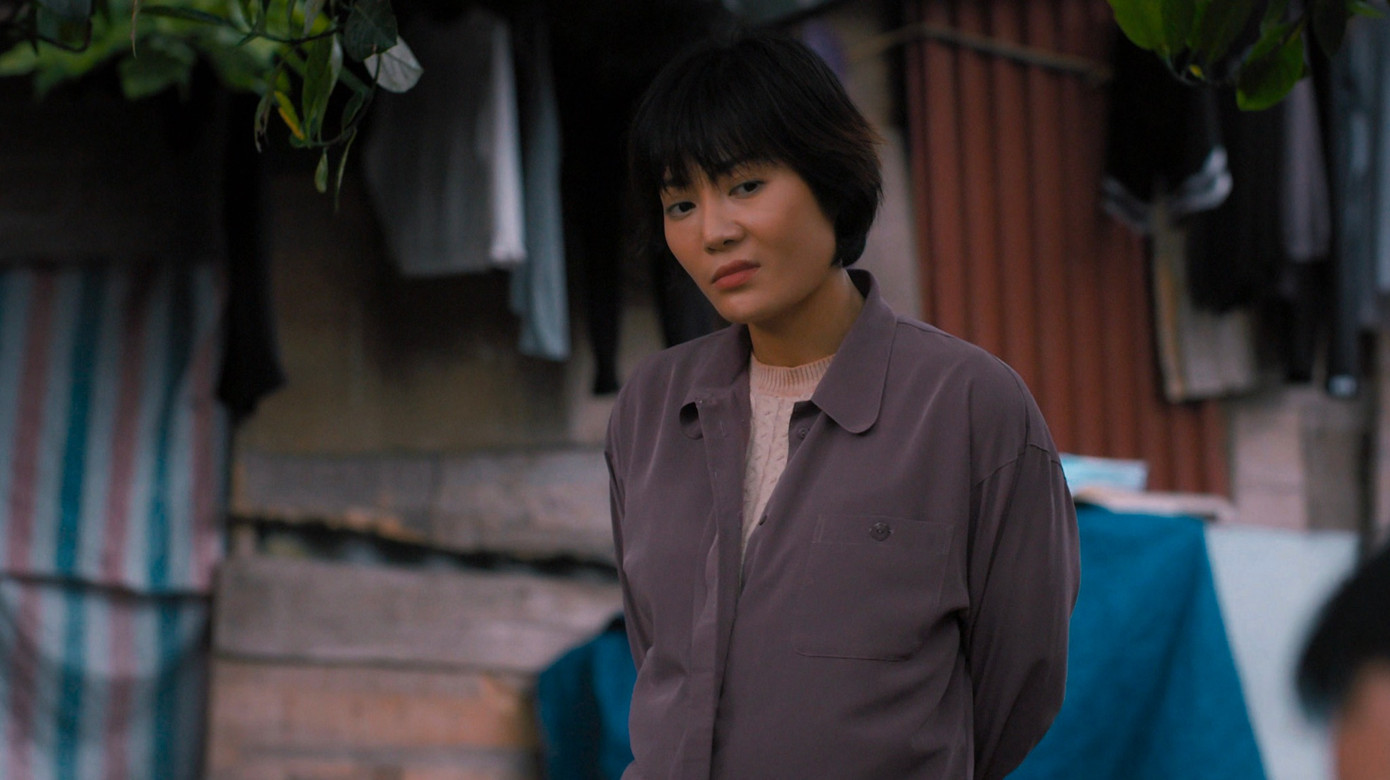 Tạo hình của Thanh Hương được cho là không phù hợp, chưa toát lên được hình ảnh người phụ nữ truân chuyên, tần tảo nơi xóm chợ. Ảnh: VFC.