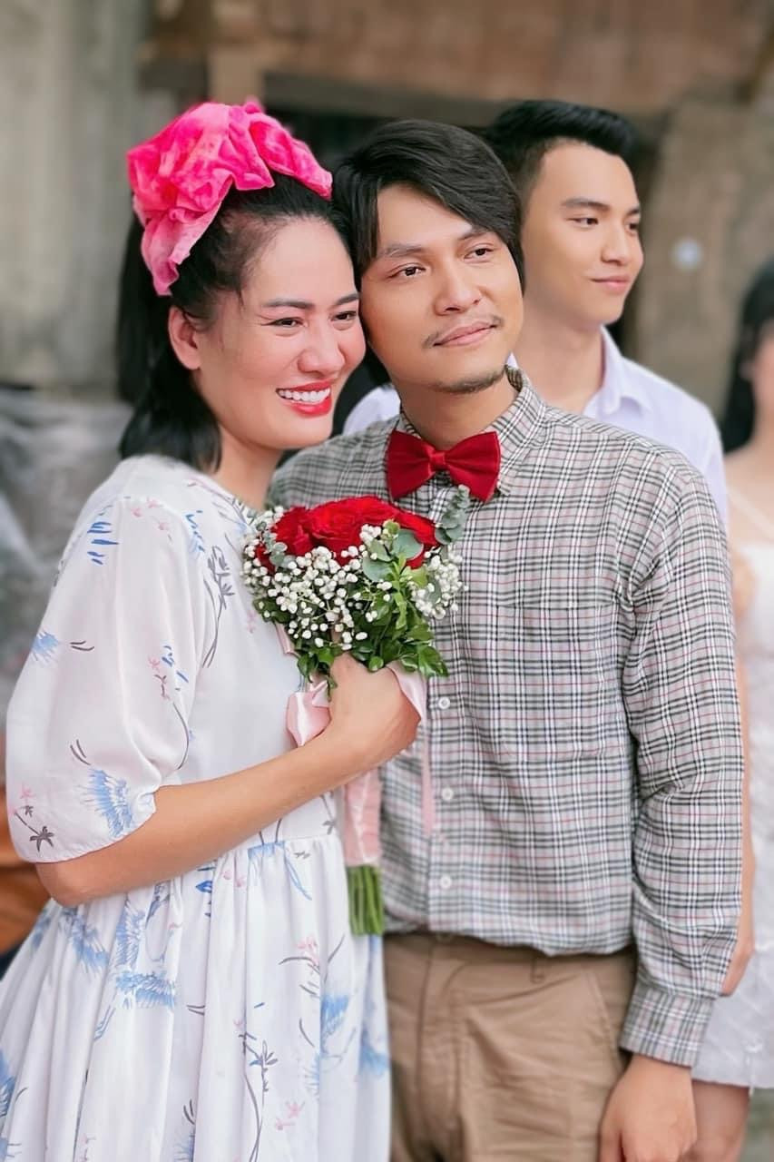 Minh Cúc (vai Bình) chia sẻ những bức ảnh hậu trường của phim Cuộc đời vẫn đẹp sao. Minh Cúc (vai Bình) chia sẻ những bức ảnh hậu trường của phim Cuộc đời vẫn đẹp sao.