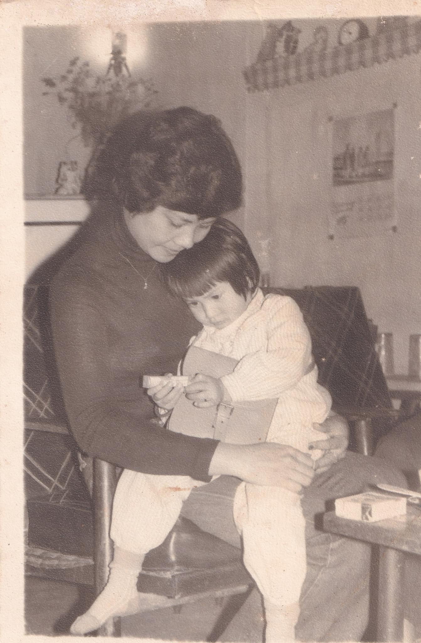 NSƯT Hồng Nhung và con gái Giáng Hương.