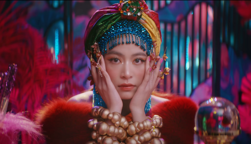 Năm 2022 đánh dấu một năm thành công của Hoàng Thuỳ Linh khi hai ca khúc Gieo quẻ, See tình được đông đảo khán giả đón nhận. Năm 2022 đánh dấu một năm thành công của Hoàng Thuỳ Linh khi hai ca khúc Gieo quẻ, See tình được đông đảo khán giả đón nhận.