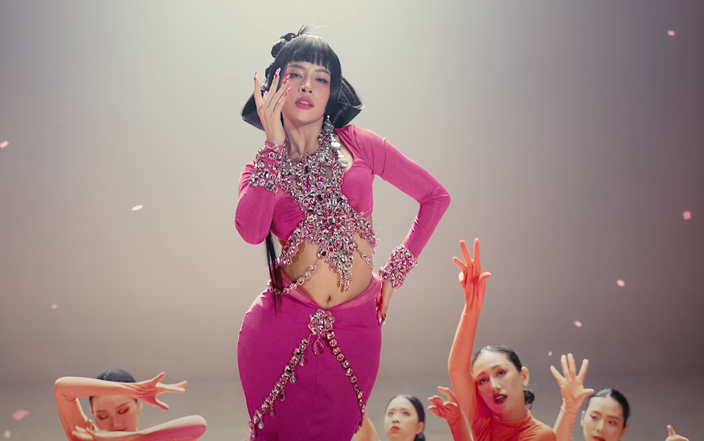 Một số ca khúc phát hành trong năm 2022 bị cho là có ca từ sáo rỗng, gây tranh cãi. Một số ca khúc phát hành trong năm 2022 bị cho là có ca từ sáo rỗng, gây tranh cãi.