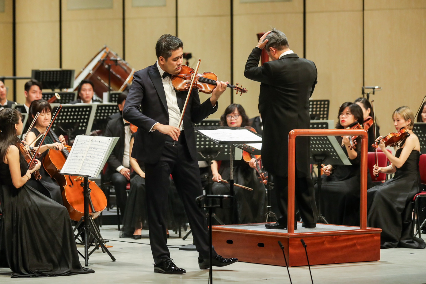 Vang mãi bản hùng ca khép lại chuỗi chương trình nghệ thuật do Bộ Công an tổ chức tại Nhà hát Hồ Gươm. Trong đêm diễn cuối cùng, khán giả được thưởng thức nhiều tác phẩm âm nhạc ngợi ca người chiến sĩ Công an như Chúng tôi là chiến sĩ Công an Việt Nam của nhạc sĩ Trần Gia Cường (biểu diễn: Đào Mác và tốp ca nam), Hoa bất tử - một sáng tác của Thương Huyền và Lê Xuân (biểu diễn: Kim Long)...