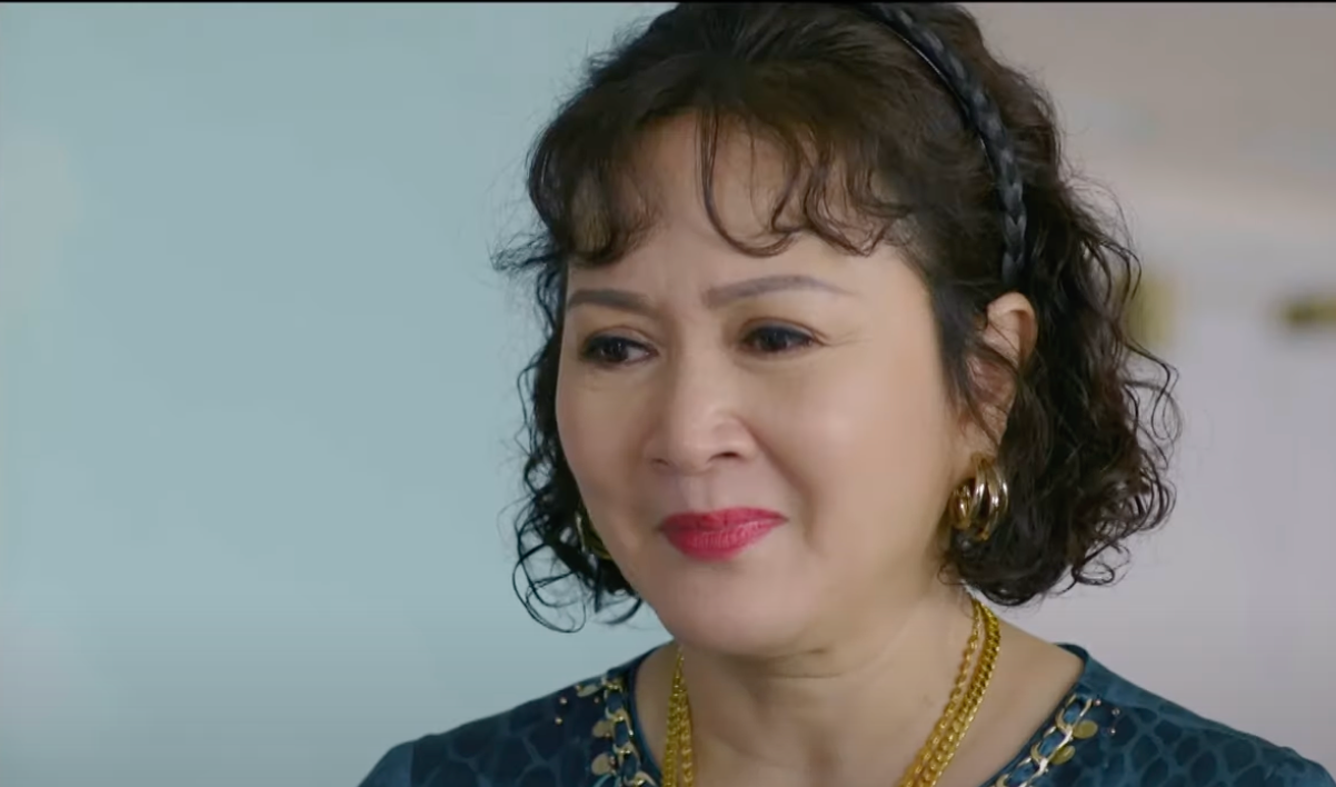 Bà Thủy (NSND Minh Hòa) khẳng định con rể ngoại tình. Ảnh: CMH.