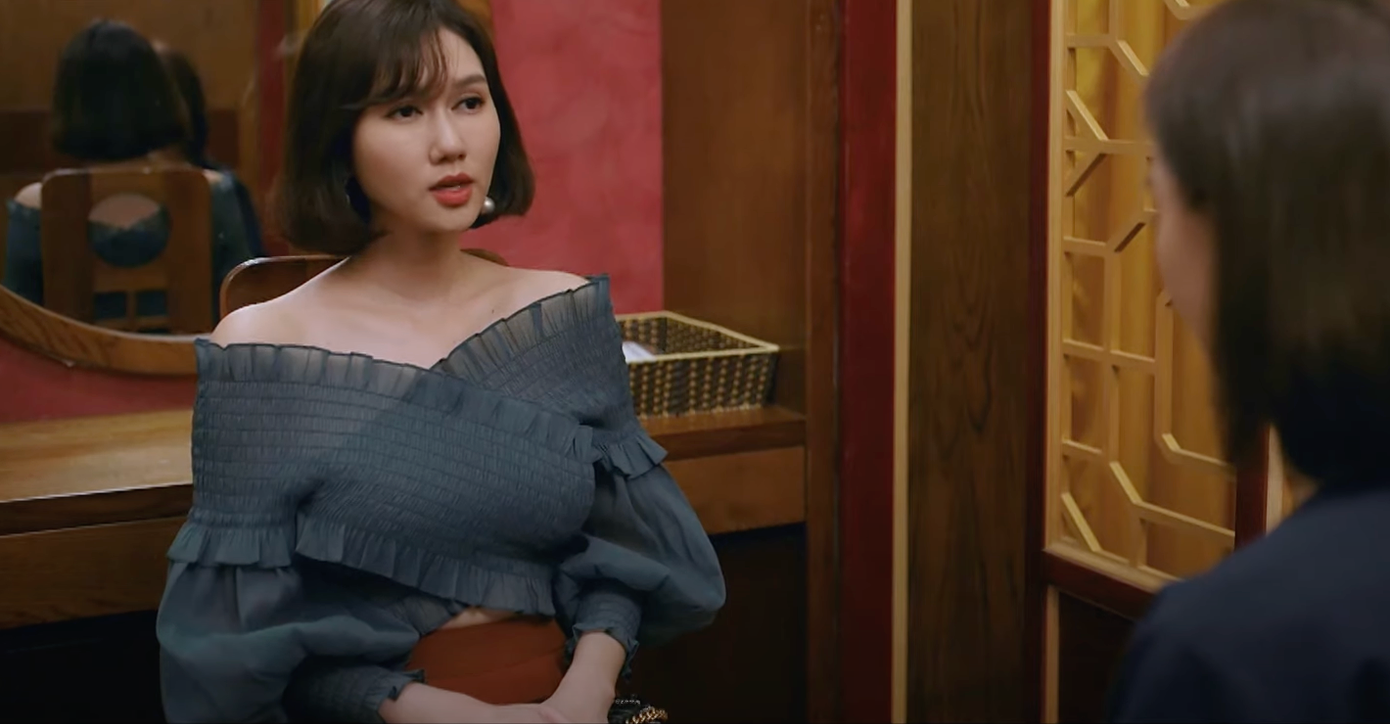 Quyên (Hương Giang) tìm gặp người nhắn tin cảm ơn chồng cô (Tuấn Tú). Ảnh: CMH.