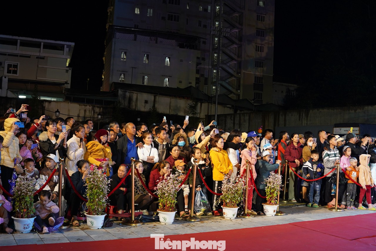 Đông đảo người dân, du khách tham dự lễ đón nhận danh hiệu. Đông đảo người dân, du khách tham dự lễ đón nhận danh hiệu.