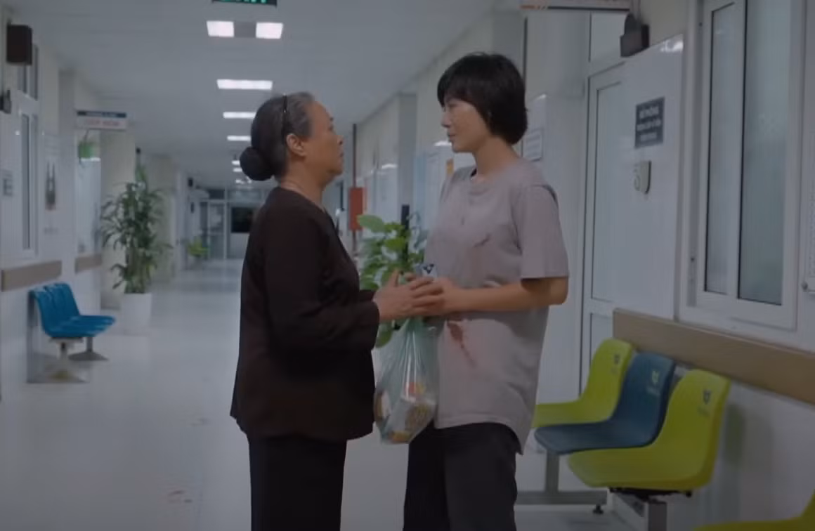 Người lo lắng cho Luyến (Thanh Hương) chỉ có bà Tình (NSƯT Thanh Quý) và Lưu (NSƯT Hoàng Hải). Ảnh: CMH. Người lo lắng cho Luyến (Thanh Hương) chỉ có bà Tình (NSƯT Thanh Quý) và Lưu (NSƯT Hoàng Hải). Ảnh: CMH.