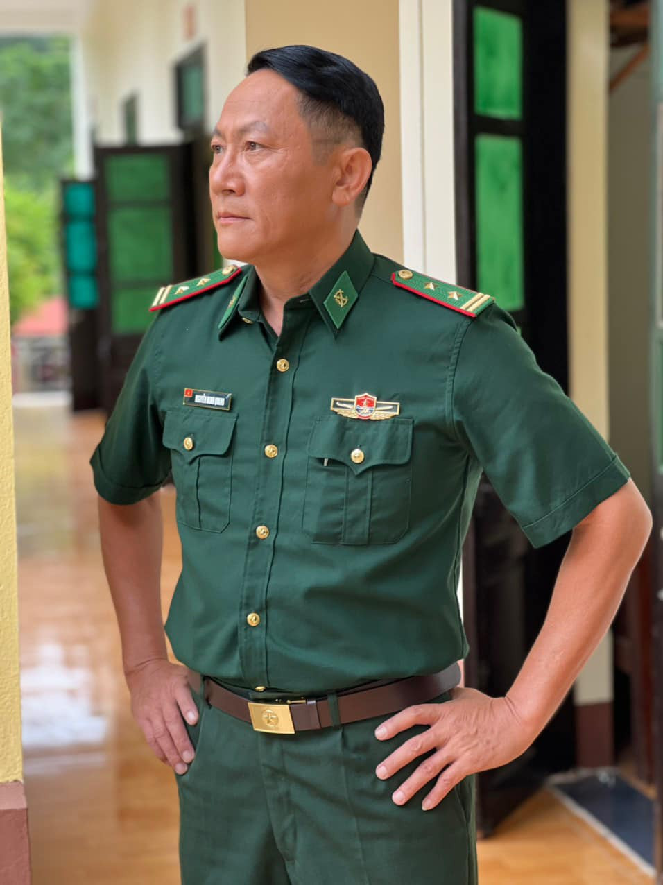 NSƯT Hoàng Hải và diễn viên Việt Anh trong bộ quân phục khiến nhiều khán giả thích thú. Ảnh: NVCC. NSƯT Hoàng Hải và diễn viên Việt Anh trong bộ quân phục khiến nhiều khán giả thích thú. Ảnh: NVCC.