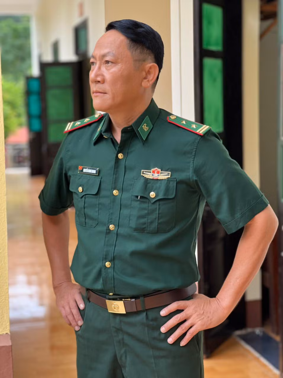 NSƯT Hoàng Hải và diễn viên Việt Anh trong bộ quân phục khiến nhiều khán giả thích thú. Ảnh: NVCC. NSƯT Hoàng Hải và diễn viên Việt Anh trong bộ quân phục khiến nhiều khán giả thích thú. Ảnh: NVCC.