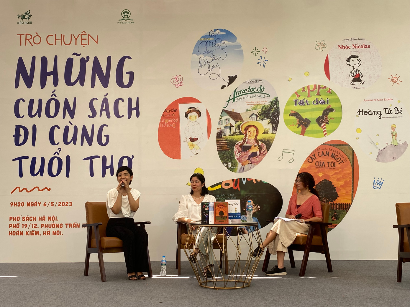 Cuộc trò chuyện Những cuốn sách đi cùng tuổi thơ được tổ chức tại Phố sách Hà Nội. Ảnh: GIA LINH. Cuộc trò chuyện Những cuốn sách đi cùng tuổi thơ được tổ chức tại Phố sách Hà Nội. Ảnh: GIA LINH.